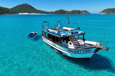 Feel the atlantic breeze in arraial do cabo on a two-deck boat tour, try the toboágua waterslide, swim at ilha do farol, and relax with fruit and wi-fi onboard.