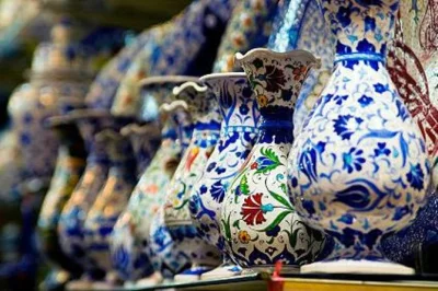 Scopri hagia sophia, la cisterna basilica e il gran bazar di istanbul con un tour privato di mezza giornata e trasferimento dall’hotel. immergiti nella storia e nella vita locale.