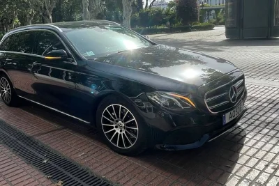 Viaje de lisboa a sevilha em um mercedes privado com wifi, água e motorista profissional. reserva fácil, traslado do aeroporto e desembarque flexível incluídos.