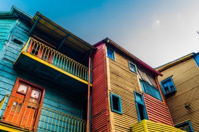 Descubre las calles coloridas de la boca, pasea por plaza de mayo y admira la floralis genérica en un tour por buenos aires en grupo reducido con guía y transporte con aire acondicionado.