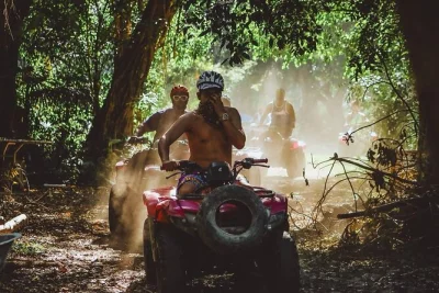 Vivi l’emozione di un giro in atv nella giungla di cozumel, fai snorkeling in acque cristalline, assaggia la tequila e rilassati con un pranzo incluso. attrezzatura, guida e trasporto privato compre