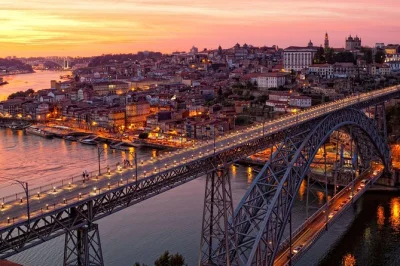 Scopri porto in 3 giorni: visita guidata della città, degustazione di vino porto, crociera sul fiume douro e cucina locale. include hotel, trasferimenti e guida esperta.