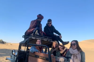 Vivi il deserto del thar con un giro in cammello, tramonto sulle dune, cena al falò e notte sotto un cielo stellato vicino a jaisalmer. include pick-up, pasti e guida.