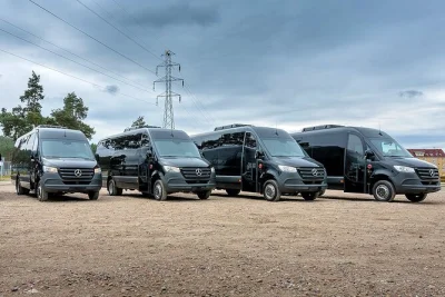 Réservez un transfert privé de l’aéroport d’athènes vers le centre-ville ou la banlieue. profitez du wifi, d’eau en bouteille et des conseils locaux de votre chauffeur. trajet fiable et conf