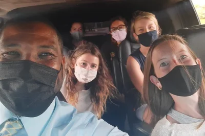 Traslado privado desde el aeropuerto a baha mar (grand hyatt, sls, rosewood) en nassau. viaje seguro y cómodo con conductor local, wifi y agua incluida.