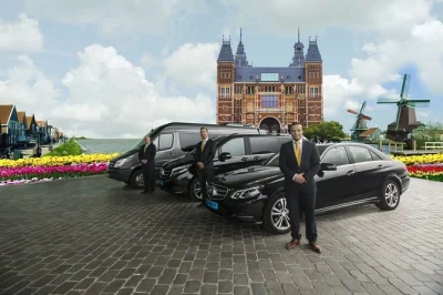 Buchen sie ein privates taxi oder einen minibus vom flughafen schiphol nach haarlem. direkter, stressfreier flughafentransfer für bis zu 23 personen. festpreise, lokale fahrer.