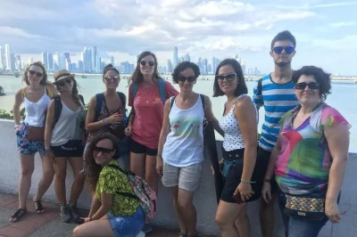 Découvrez le casco antiguo à pied — explorez ses églises historiques, goûtez au raspao panaméen et plongez dans le riche passé de panama city avec un guide local.