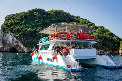 Scopri puerto vallarta con un tour snorkeling a los arcos, mezza giornata tra pesci colorati, snack freschi, bevande e guida locale. attrezzatura inclusa e commento dal vivo a bordo.