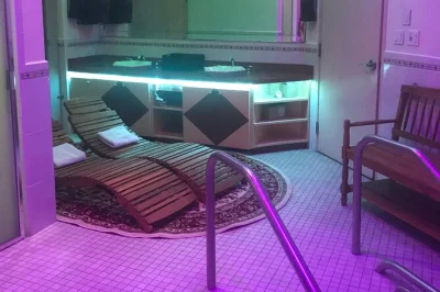 Reserve um spa privativo em [cidade]: jacuzzi, sauna a vapor e massagem com pedras quentes de 60 min para casais ou amigos. salas vip e horários flexíveis. relaxe a dois—garanta já.
