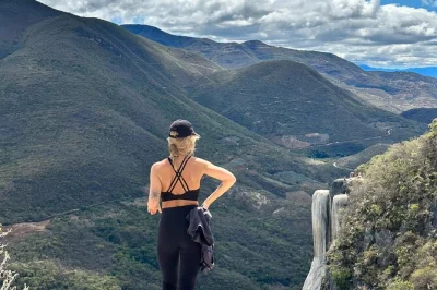 Oaxaca, hierve el agua e mezcal: nuota nelle piscine naturali, assaggia il vero mezcal e gusta piatti tipici in un tour di gruppo ridotto da oaxaca centro. trasporto e ingressi inclusi.
