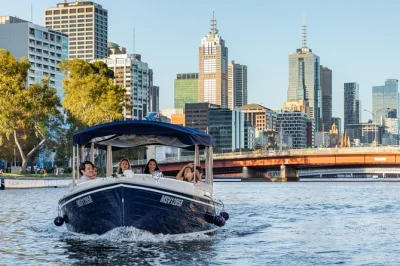Melbourne yarra river boot mieten ohne führerschein. entdecke mcg, botanischer garten & southbank bei deiner 2-stündigen bootstour.