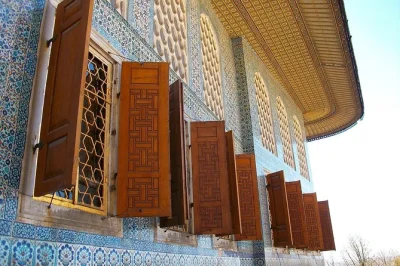 Scopri il cuore di istanbul con un tour in piccolo gruppo: salta la fila a hagia sophia e cisterna basilica, con pausa per tè o caffè turco inclusa.