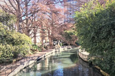 Explore o centro de san antonio e o riverwalk com um guia local, conheça histórias reais, descubra os cantinhos artesanais de la villita e aproveite momentos inesquecíveis. Água mineral incluída.