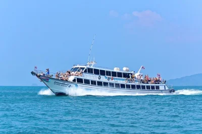 Buchen sie ihre fähre von ao nang nach koh lanta mit abholung direkt am hotel. direkter transfer, halt in railay und bequeme ankunft am saladan pier. nur in der hauptsaison.