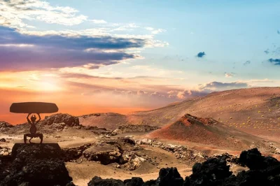 Scopri il parco timanfaya a lanzarote, vivi da vicino esperimenti geotermici e prova il giro in cammello. include trasferimento, biglietti e guida locale.