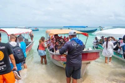Rosario-inseln bei cartagena entdecken: schnorcheln, frische meeresfrüchte genießen und das magische leuchtplankton erleben. inklusive mittagessen und obstverkostung. jetzt buchen!