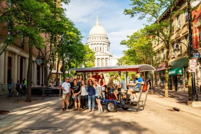 Scopri il centro di madison con un tour in trolley a pedali di due ore, porta le tue bevande, approfitta di offerte esclusive e goditi la compagnia di una guida locale. include cooler e musica a bordo