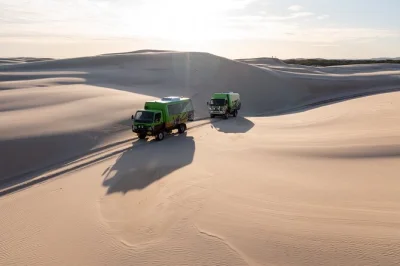 Vivez l’adrénaline du sandboard sur les dunes de stockton beach, profitez d’une navette 4x4 et restez aussi longtemps que vous voulez. inclus prise en charge, cours et matériel complet.