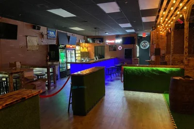 Panama city beach, lancez-vous dans le lancer de hache avec un coach local. idéal pour team building ou découvrir une nouvelle activité, avec guide et espace accessible.