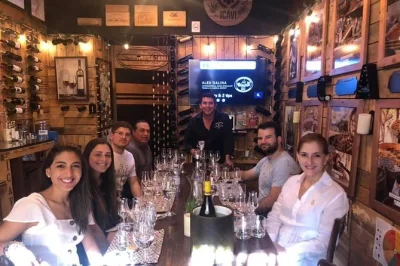 Scopri i distillati e vini messicani più rari a san miguel de allende con un sommelier certificato. degustazioni, tapas gourmet e acqua inclusi. prenota ora.