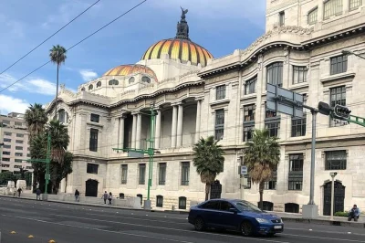 Escala larga en ciudad de méxico? pasea por el centro histórico con guía local y traslado incluido. descubre murales, prueba antojitos y vive una escala inolvidable.