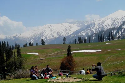 Acorde com a calma do lago dal, explore jardins mogóis, viaje na gôndola de gulmarg e tome chá à beira do rio em pahalgam. guia privado, hotéis, café da manhã e jantar incluídos.