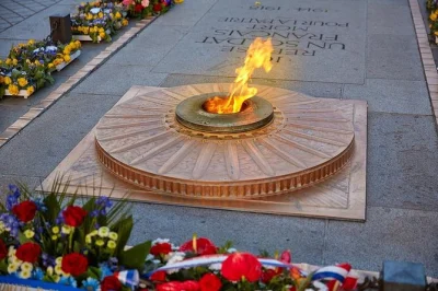 Cammina nella parigi della seconda guerra mondiale con una guida privata. esplora i luoghi della gestapo, le storie della resistenza e le vere tracce dell’occupazione. prenota ora il tuo tour storic