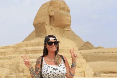 Erlebe die magie der gizeh pyramiden und der sphinx in kairo mit privatem guide, hotelabholung, eintritt und transfers – ein entspannter tag voller geschichte.