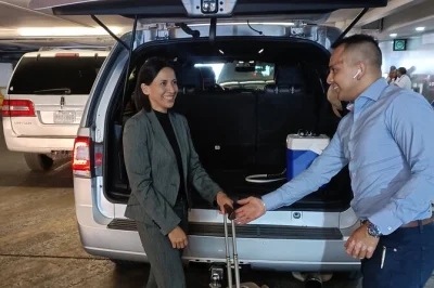 Llega a ciudad de méxico con un traslado privado desde el aeropuerto, encuentra a tu conductor en la terminal, disfruta bebidas frías y relájate con servicio puerta a puerta a tu hotel.