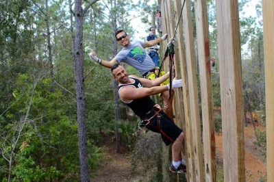 Orlando, tree trek adventure park: sfida i tuoi limiti con 97 ostacoli sospesi tra i pini. include imbrago, briefing sicurezza e orari flessibili.