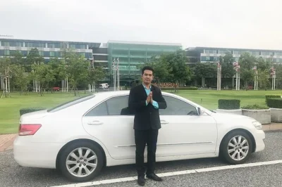 Bangkok, suvarnabhumi, transfert privé vers hua hin avec chauffeur anglophone, eau fraîche offerte, service porte-à-porte. réservez pour un trajet sans stress.