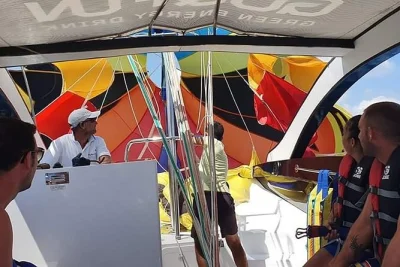 Vivi l’emozione del parasailing a malta con vista su valletta, sliema e st julian’s. partenza in barca, foto gratuite e orari flessibili in base al meteo.