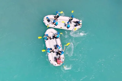 Vivez l’adrénaline du rafting sur la sava dolinka près de bled, avec des rapides accessibles en famille, un guide local et la prise en charge à l’hôtel. Évadez-vous des foules pour un après-