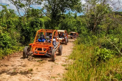 Sinta a adrenalina dos buggies em punta cana, prove café dominicano num colmado local e explore a misteriosa fantasy cave — com transporte incluso.