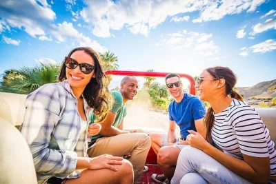 Scopri il silenzio del deserto e cammina tra i canyon stretti con un tour in jeep sulla faglia di san andreas da palm springs. guida naturalista, accesso a metate ranch, snack e pickup inclusi.