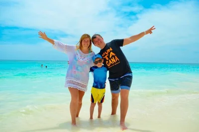 Viva o caribe em um passeio de um dia pela ilha saona saindo de punta cana com piscinas naturais, estrelas-do-mar, festa no catamarã, almoço e traslado incluso.