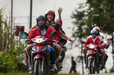 Feel the thrill of vietnam’s ha giang loop on a 3-day motorbike tour with local guides, homestay nights, scenic coffee breaks, and riverside moments—pickup included.