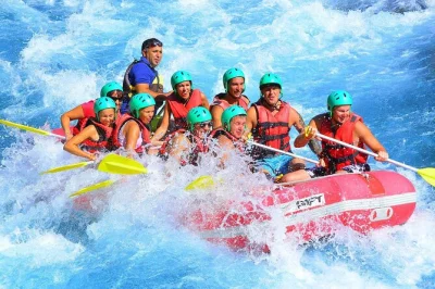 Disfruta rafting, cañonismo y tirolina en el cañón köprülü con guía experto. incluye recogida en hotel, comida, equipo completo y transporte. reserva ya.