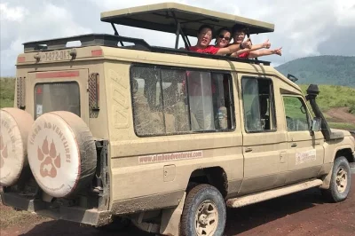 Découvrez tarangire et ses éléphants, dormez sous les étoiles du serengeti, et partez à la chasse aux lions avec un guide local. transferts privés et campings inclus. réservez vite.