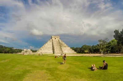 Descubra a história maia em chichen itza e ek balam, nade em um cenote e aproveite um almoço típico, com transporte e guia especializado saindo de playa del carmen.