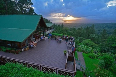 Prenota una navetta privata dall'aeroporto di liberia all'arenal observatory lodge. trasferimento porta a porta, con aria condizionata, autista locale, soste flessibili e prenotazione semplice.