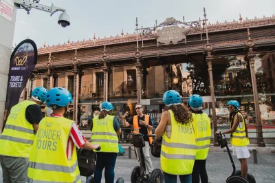 Recorre las calles medievales de madrid en segway, visita el palacio real, la catedral de la almudena y la plaza mayor, y descubre historias únicas con un guía local. reserva ya—casco incluido.