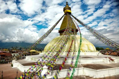 Explorez le népal avec un circuit privé à kathmandu et pokhara. visitez temples unesco, prenez un téléphérique, admirez le lever du soleil sur l’himalaya et profitez d’hôtels confortables. 