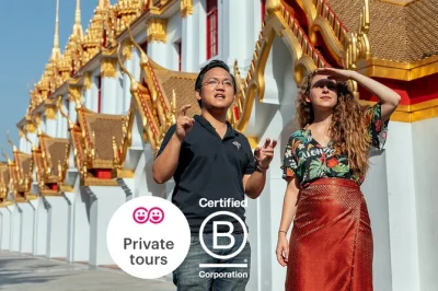 Descubre bangkok con un guía local: visita el buda dorado de wat pho, explora las calles de chinatown y sube al golden mount. incluye entradas y transporte público.