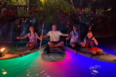 Descubre el polynesian cultural center en oahu bajo la luz de la luna, navega en paddle por su laguna, escucha leyendas locales y explora las aldeas después del atardecer. equipo incluido.