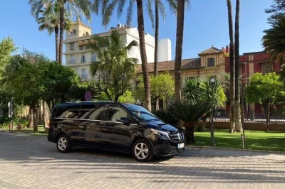 Granada, transfer privato dall’hotel all’aeroporto con autista locale. servizio porta a porta, acqua fresca e viaggio senza stress. prenota ora il tuo transfer comodo e sicuro.