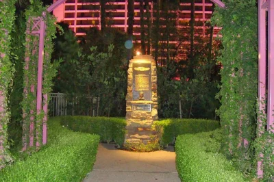 Explore as lendas assombradas de las vegas, use equipamentos reais de caça a fantasmas e visite locais famosos com guia local. inclui transporte e todo o equipamento.