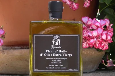 Descubre los olivares de creta, visita un molino en funcionamiento y degusta aceite de oliva virgen extra fresco con sabores de la finca. incluye cata, guía local y accesibilidad.