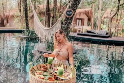 Inizia la giornata vicino al cenote dos ojos con una colazione galleggiante, meditazione guidata nel temazcal maya e relax a bordo piscina. include drink di benvenuto e piatto dello chef.