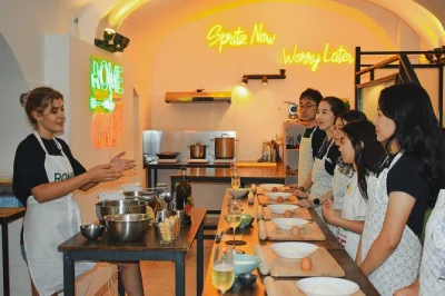 Rome, colisée, atelier cuisine : apprenez à faire des pâtes maison et un tiramisu, partagez un moment convivial avec un chef local, repas et boissons inclus.